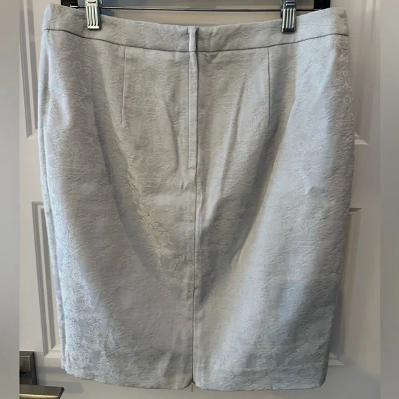 RW&CO. Ivory/Off-White Floral Jacquard Pencil Skirt - Cotton Blend - Size 8 - Picture 3 of 10